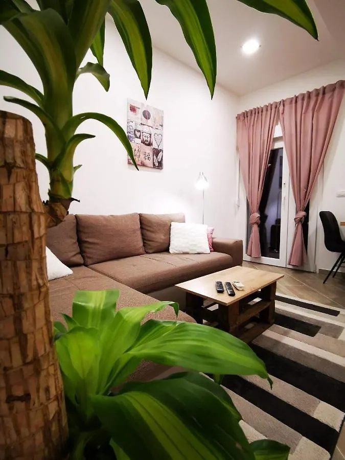 Apartment Dante فاجانا 0*,