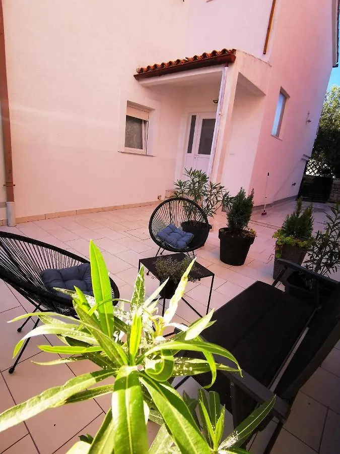 Apartment Dante فاجانا