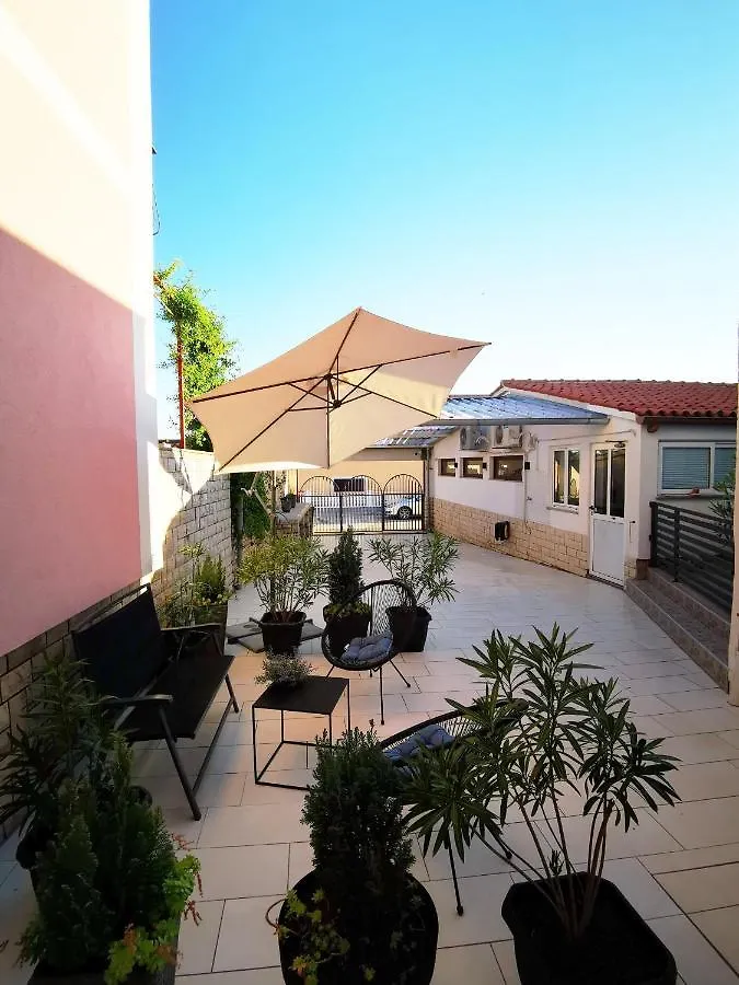 Apartment Dante فاجانا