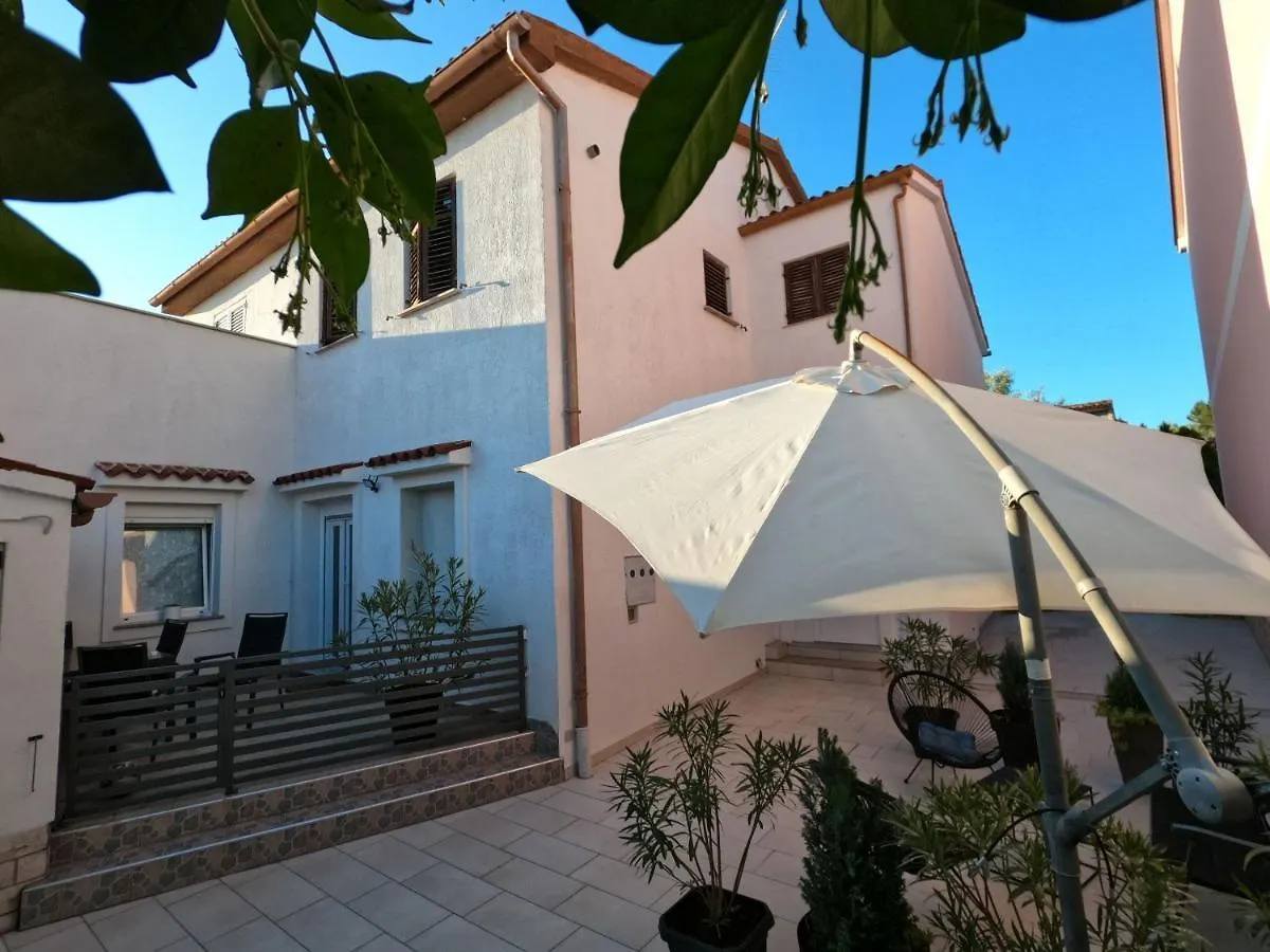 Apartment Dante فاجانا كرواتيا